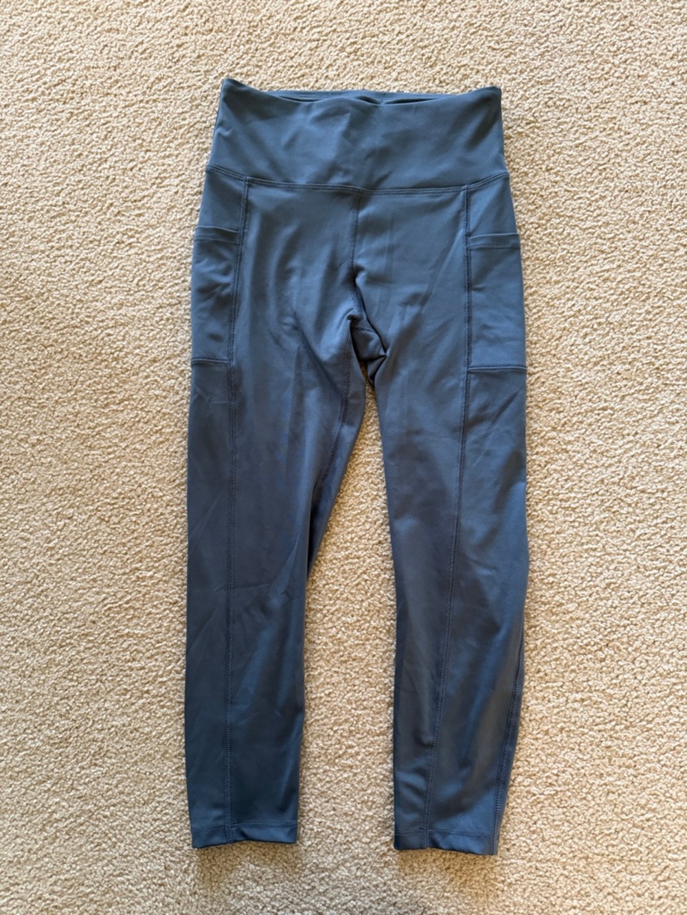Bally Women’s capri leggings with side pocket in Charcoal Gray Medium